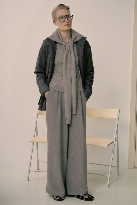 утепленная куртка от бренда снежная королева вид слева