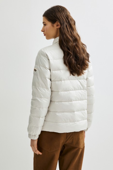 утепленная куртка по цене 9680 руб вид справа