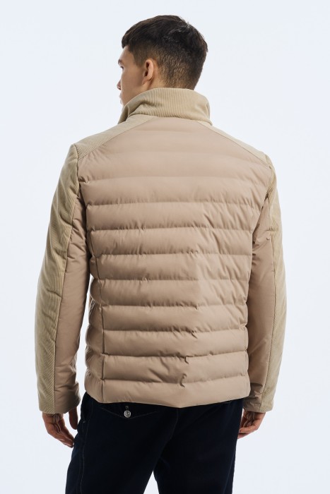 утепленная куртка по цене 7480 руб вид справа