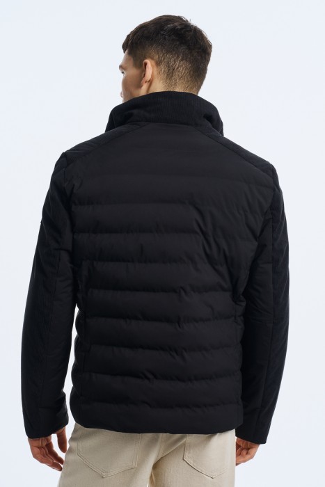 утепленная куртка по цене 7860 руб вид справа