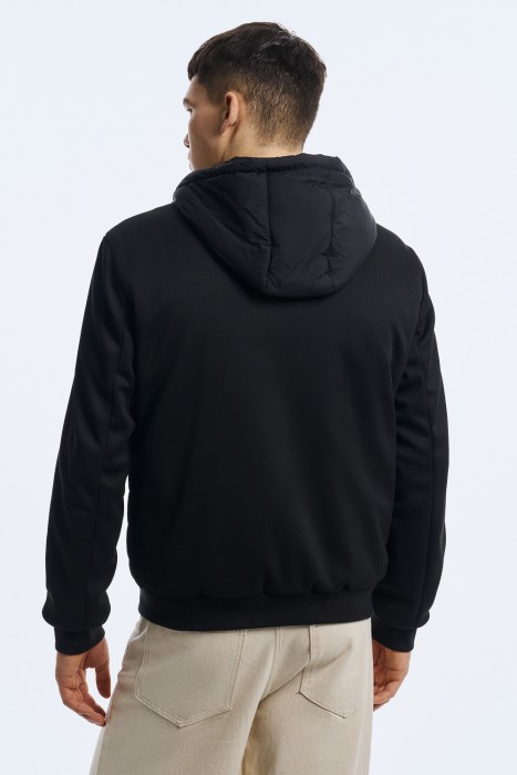 утепленная куртка по цене 3240 руб вид справа