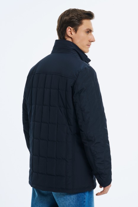 утепленная куртка по цене 6320 руб вид справа