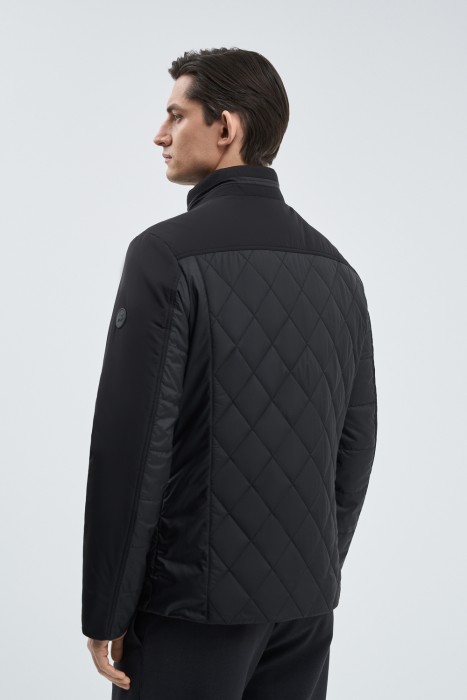 утепленная куртка по цене 4200 руб вид справа