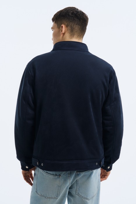 утепленная куртка по цене 3950 руб вид справа