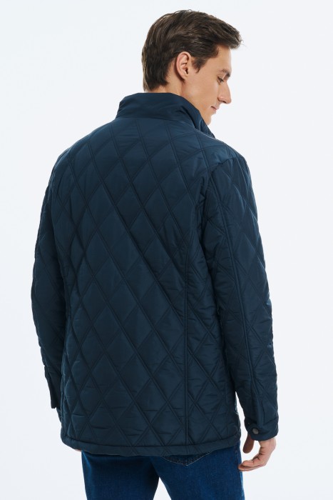 утепленная куртка по цене 4500 руб вид справа