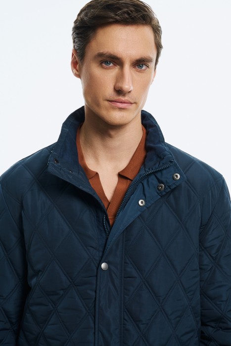 утепленная куртка из россии вид сбоку