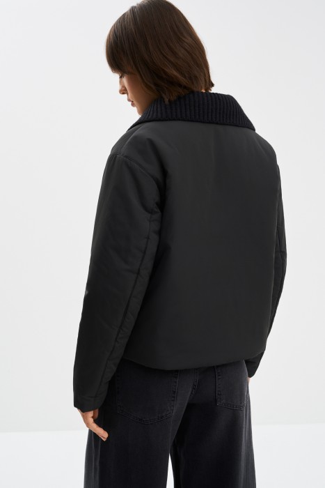 утепленная куртка по цене 3830 руб вид справа