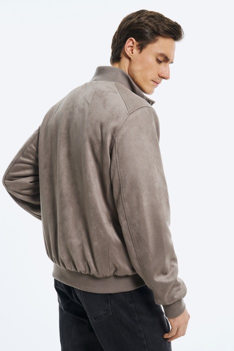 утепленная куртка по цене 3520 руб вид справа