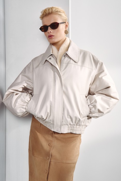 утепленная куртка по цене 6130 руб вид справа