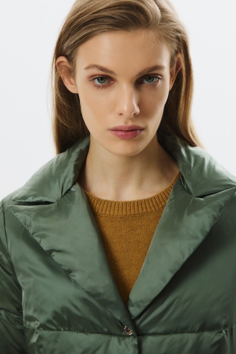 утепленная куртка по цене 7760 руб вид справа