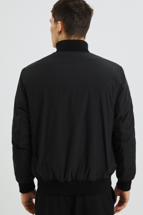 утепленная куртка по цене 5270 руб вид справа