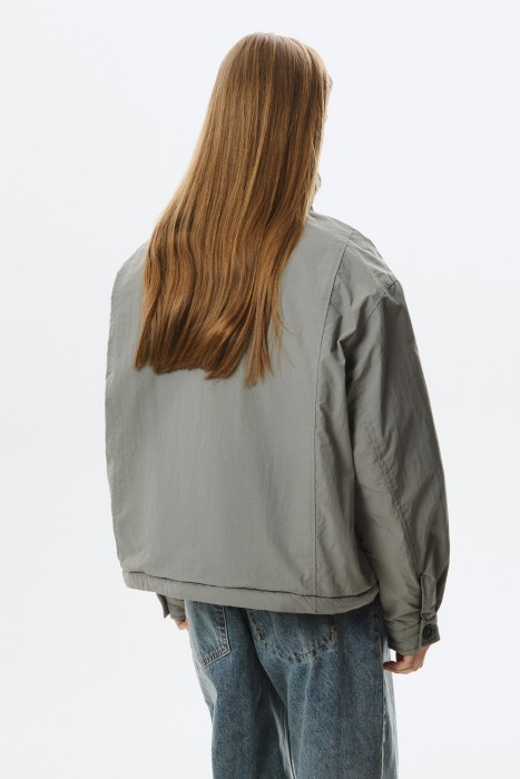 утепленная куртка по цене 4690 руб вид справа