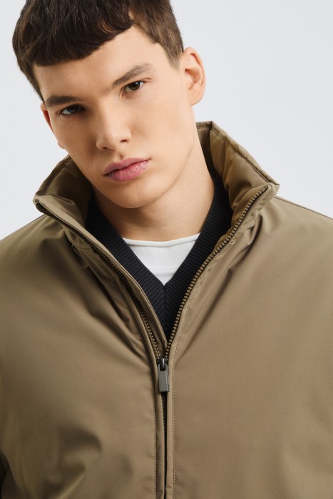 утепленная куртка по цене 3830 руб вид справа