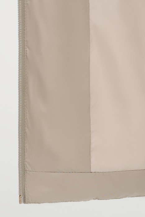 утепленная куртка по цене 10160 руб вид справа