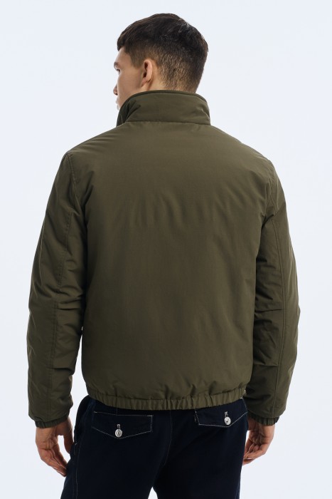 утепленная куртка по цене 2870 руб вид справа