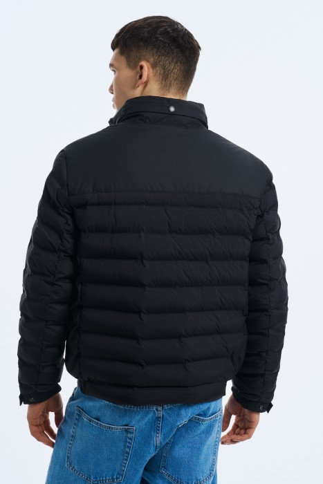 утепленная куртка по цене 3240 руб вид справа