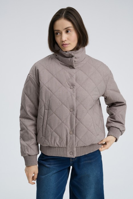 утепленная куртка от бренда снежная королева вид слева