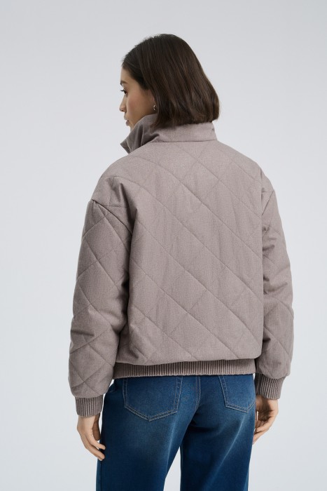 утепленная куртка по цене 6230 руб вид справа