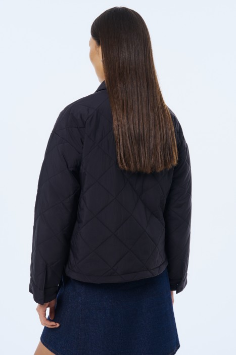 утепленная куртка по цене 3040 руб вид справа