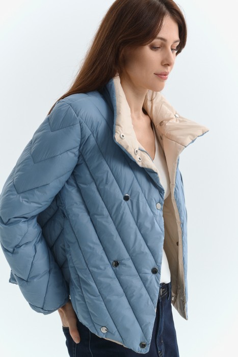 утепленная куртка от бренда снежная королева вид слева