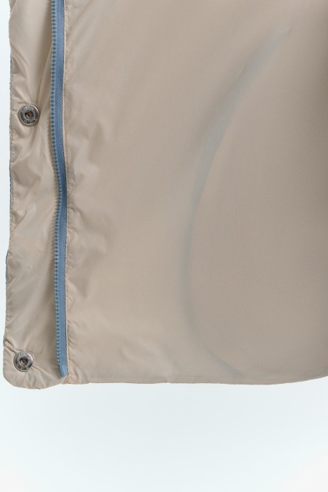 утепленная куртка по цене 2180 руб вид справа