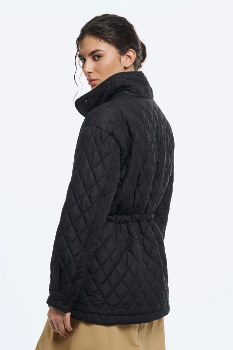 утепленная куртка по цене 4690 руб вид справа