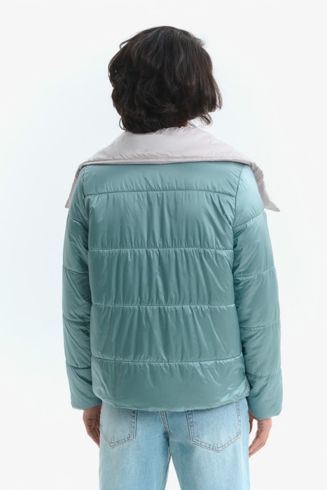 утепленная куртка по цене 2520 руб вид справа