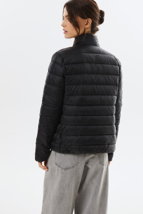 утепленная куртка по цене 3400 руб вид справа