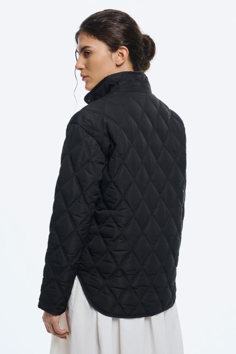 утепленная куртка по цене 3730 руб вид справа