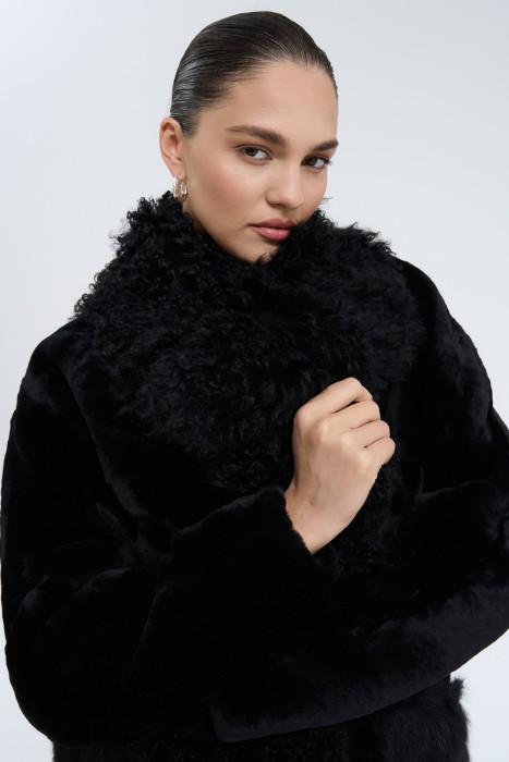 утепленная шуба из овчины из россии вид сбоку