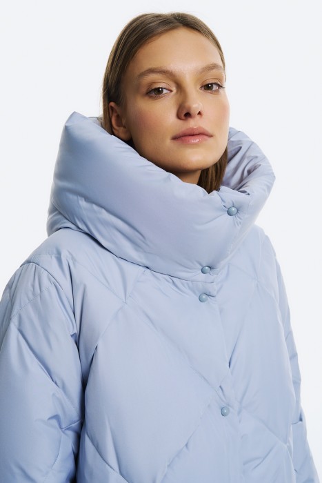 утепленная стеганая куртка с капюшоном из россии вид сбоку