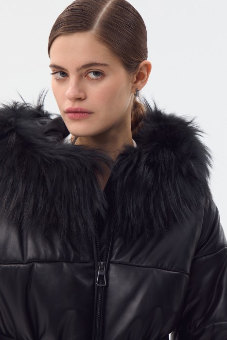 утепленное кожаное пальто с капюшоном по цене 16170 руб вид справа