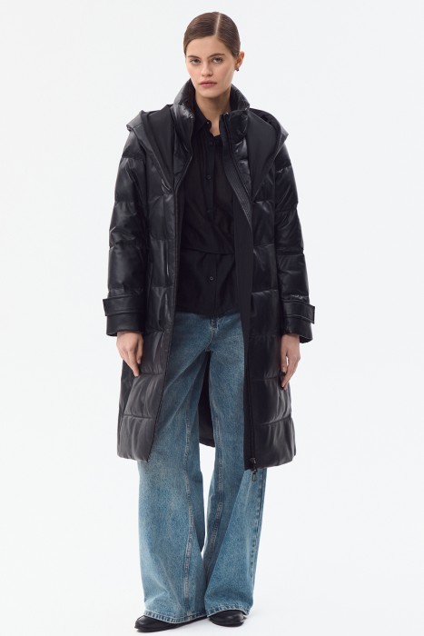 утепленное кожаное пальто с капюшоном от бренда снежная королева вид слева