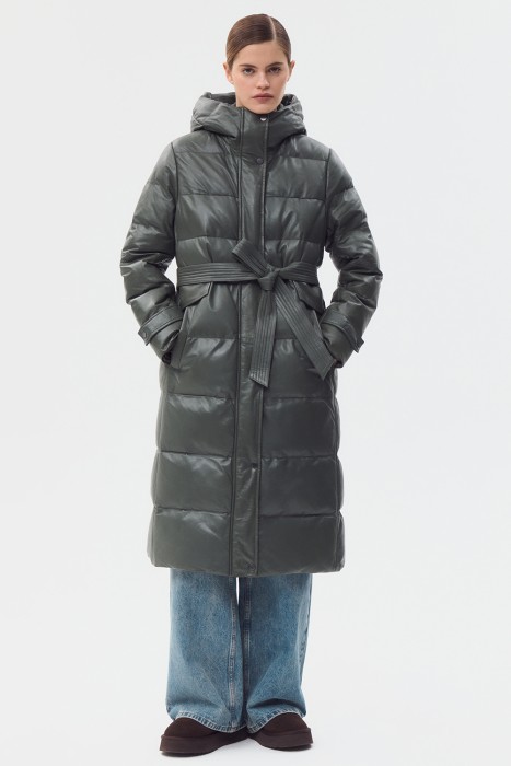 утепленное кожаное пальто с капюшоном от бренда снежная королева вид слева