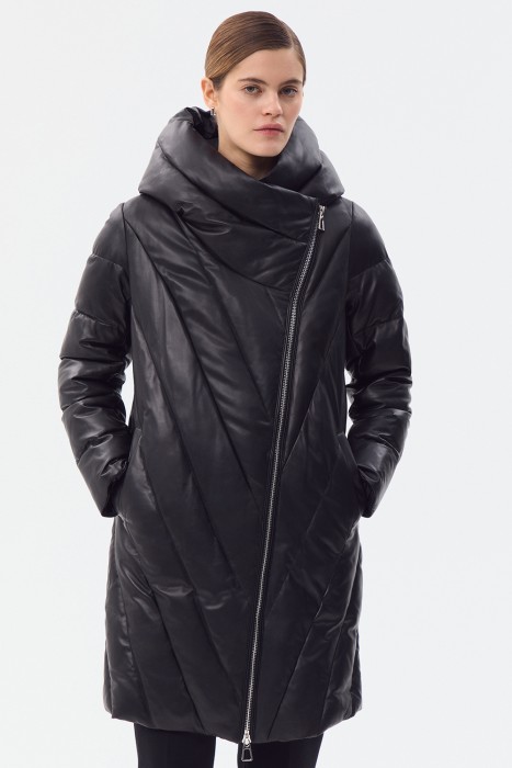 утепленное кожаное пальто с капюшоном от бренда снежная королева вид слева