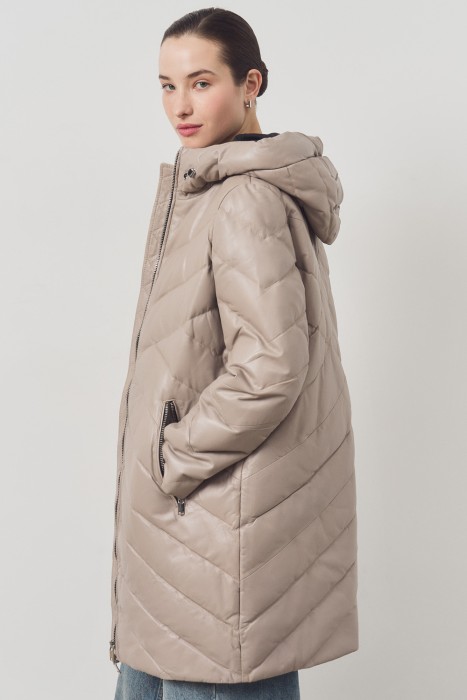 утепленное пальто из натуральной кожи от бренда снежная королева вид слева