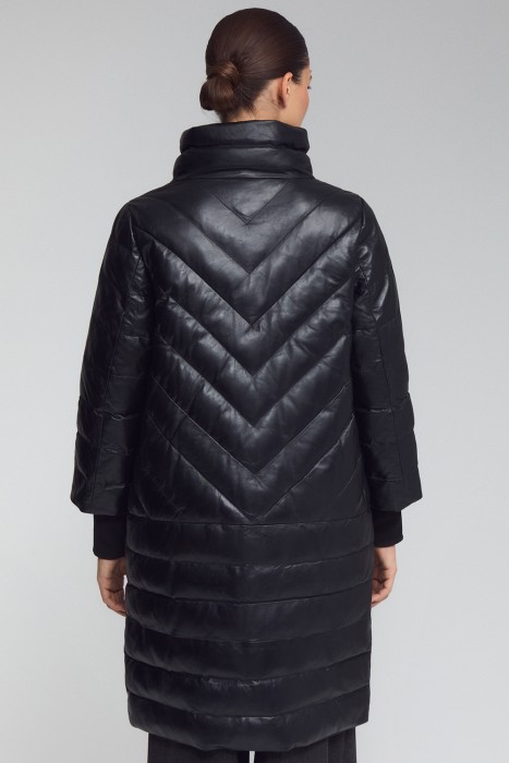 утепленное пальто из натуральной кожи от бренда снежная королева вид слева