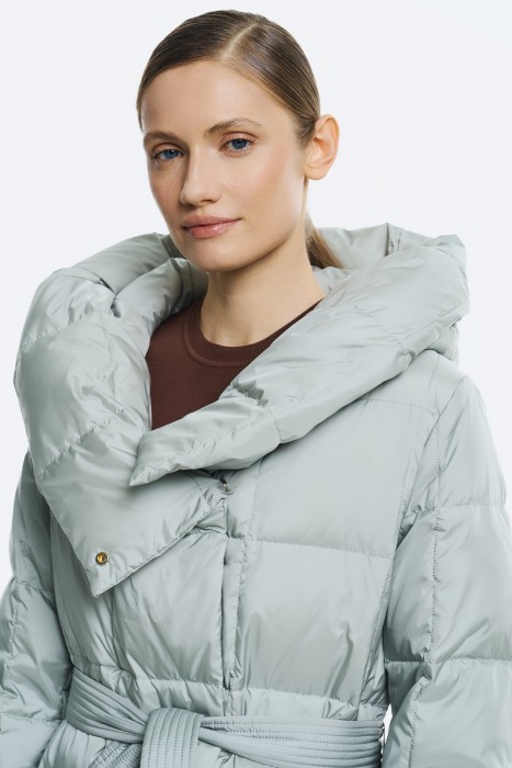 утепленное пальто с капюшоном из россии вид сбоку