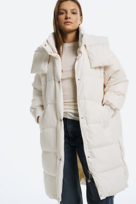 утепленное пальто с капюшоном 730022003 фотография