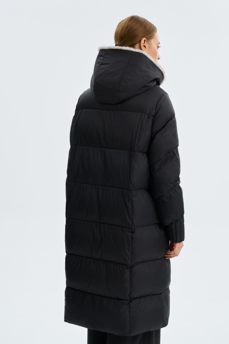 утепленное пальто с меховой отделкой по цене 10840 руб вид справа