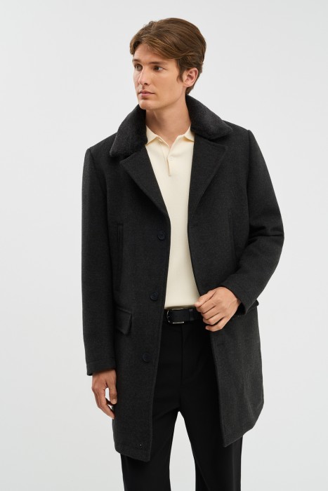 утепленное пальто с меховым воротником 772625003 фотография