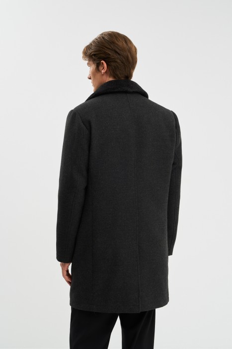 утепленное пальто с меховым воротником по цене 9110 руб вид справа