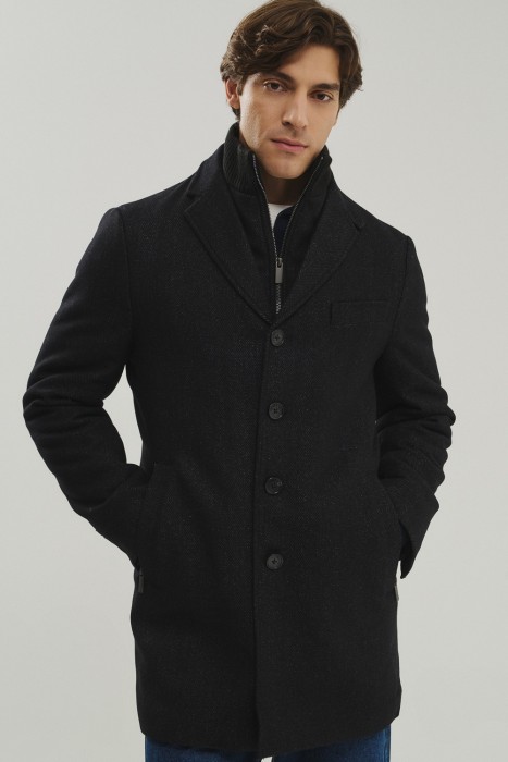 утепленное пальто от бренда снежная королева вид слева