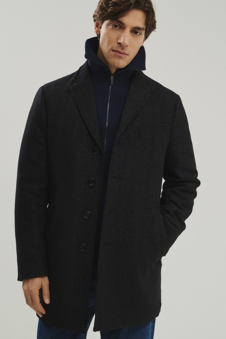 утепленное пальто из россии вид сбоку