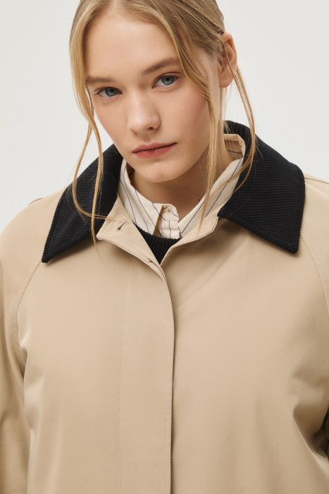 утепленное пальто от бренда снежная королева вид слева