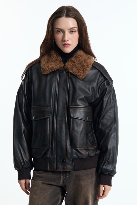 утепленный бомбер из натуральной кожи от бренда снежная королева вид слева