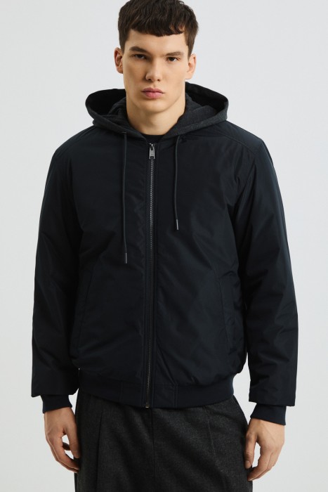 утепленный бомбер с капюшоном от бренда снежная королева вид слева