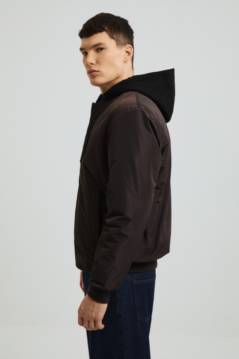 утепленный бомбер с капюшоном от бренда снежная королева вид слева