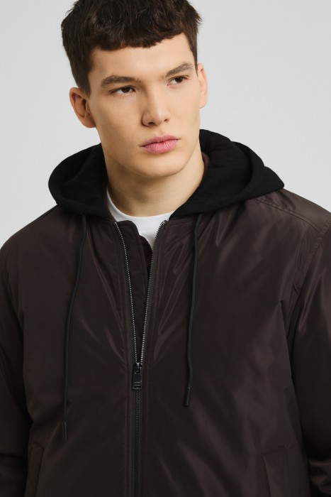 утепленный бомбер с капюшоном по цене 5750 руб вид справа