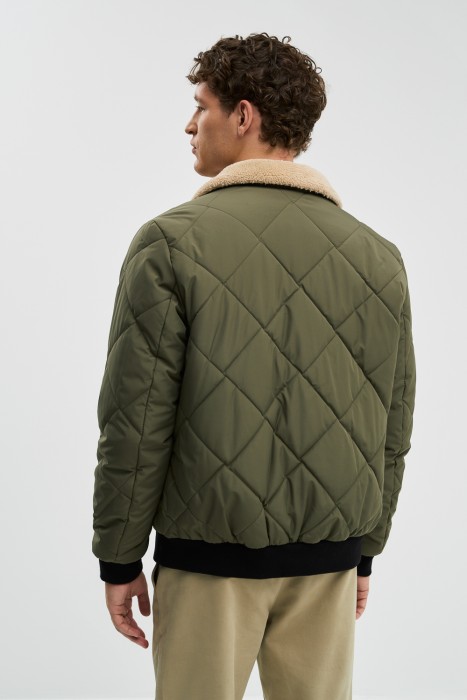 утепленный бомбер с меховой отделкой по цене 6320 руб вид справа